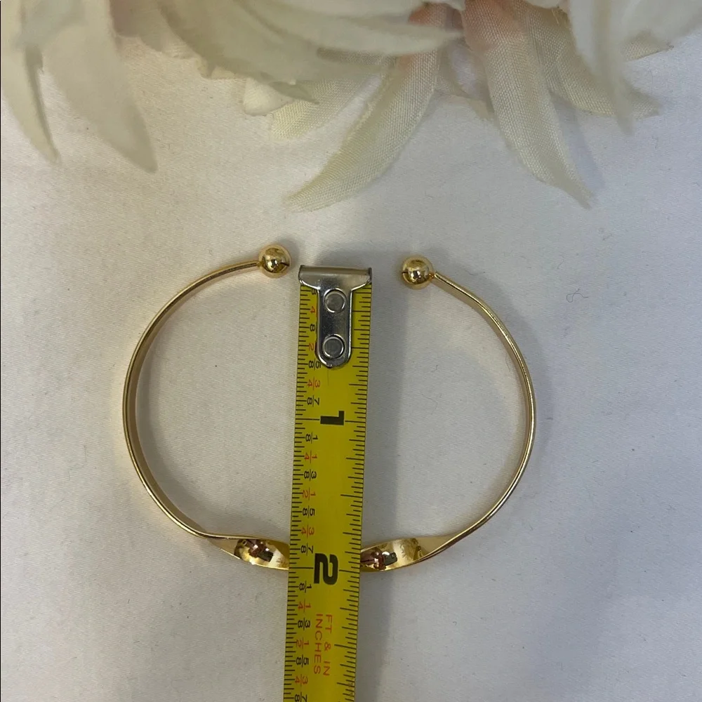 Cuff Bracelet Gold   - Unbranded